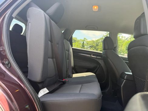Used 2013 Kia Sorento LX w/ Convenience Pkg FWD image 25