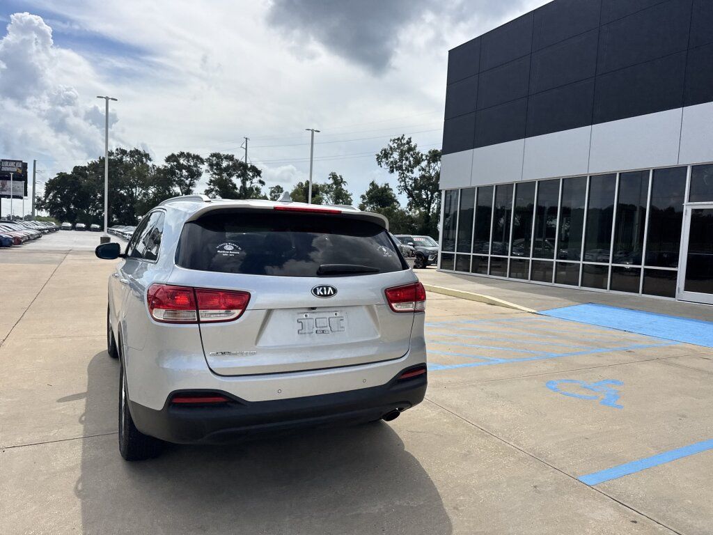 Used 2018 Kia Sorento FWD image 19