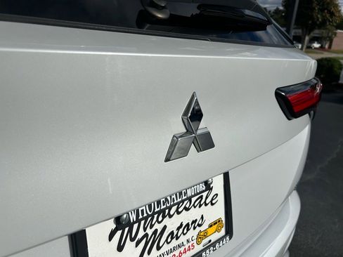 Used 2023 Mitsubishi Outlander SE image 32