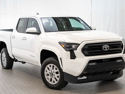 Certified 2024 Toyota Tacoma SR5 AWD/4WD image 1