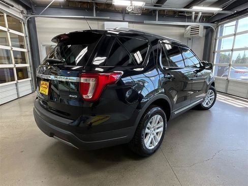 Used 2019 Ford Explorer XLT w/ Equipment Group 201A AWD/4WD image 5