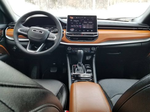 Certified 2025 Jeep Compass Limited AWD/4WD image 10
