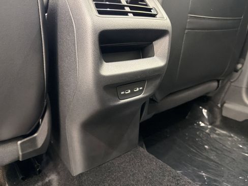 New 2026 Volkswagen Tiguan SE FWD image 30