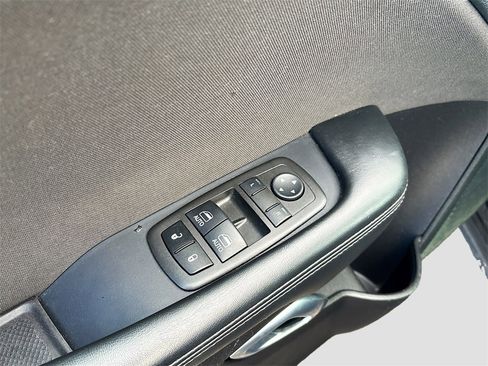 Used 2022 Dodge Challenger GT image 17