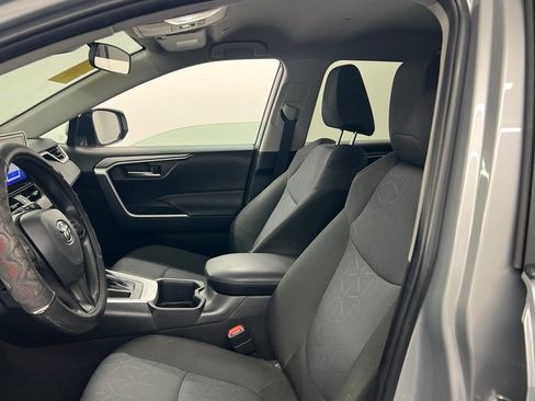 Used 2025 Toyota RAV4 XLE FWD image 9