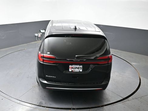 New 2027 Chrysler Pacifica Select FWD image 38