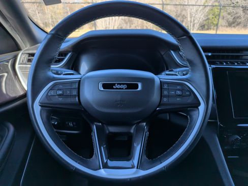 Used 2022 Jeep Grand Cherokee Altitude image 20