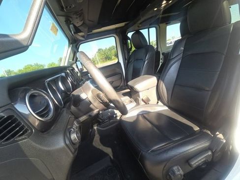 Used 2022 Jeep Wrangler Unlimited Sahara AWD/4WD image 25