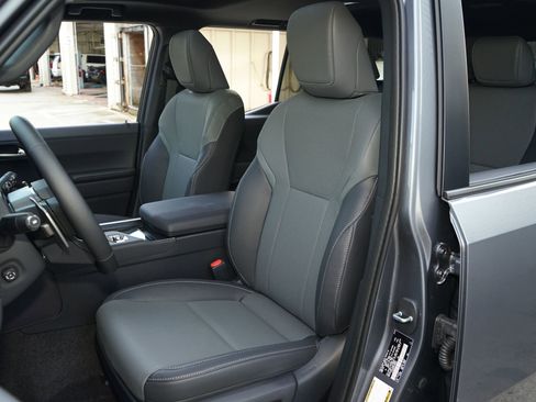 Used 2026 Lexus GX 550 w/ Cold Area Package image 9