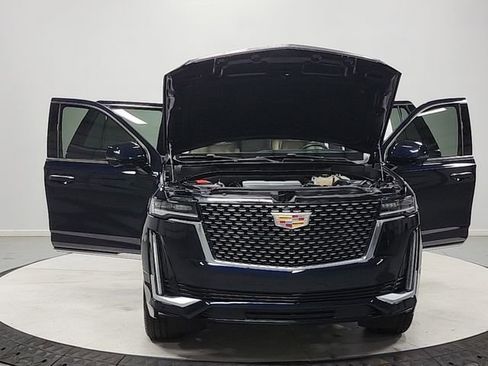 Used 2021 Cadillac Escalade Premium Luxury AWD/4WD image 10