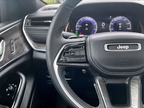 Used 2024 Jeep Grand Cherokee Overland image 25