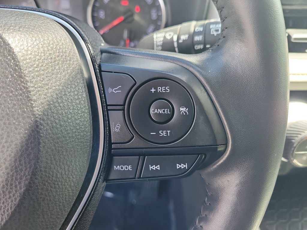 Used 2020 Toyota RAV4 XLE Premium FWD image 19