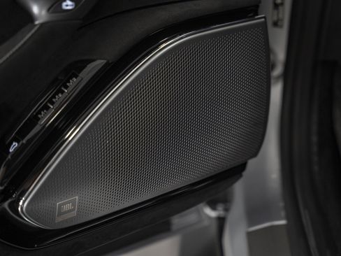 Used 2021 Ferrari Roma RWD image 19