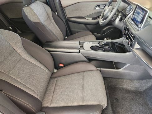 Used 2023 Nissan Rogue SV image 14