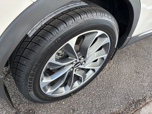 Certified 2022 Lincoln Nautilus Reserve w/ Equipment Group 201A image 15