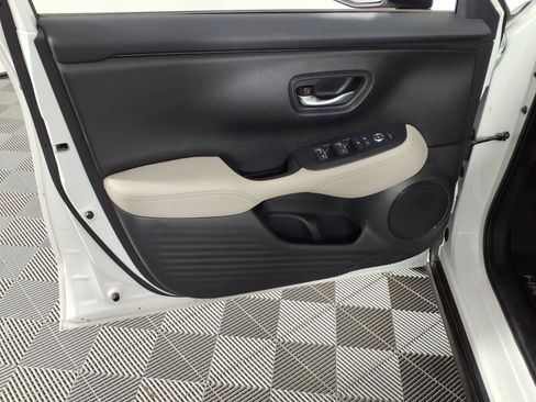 Used 2025 Honda HR-V EX-L image 18