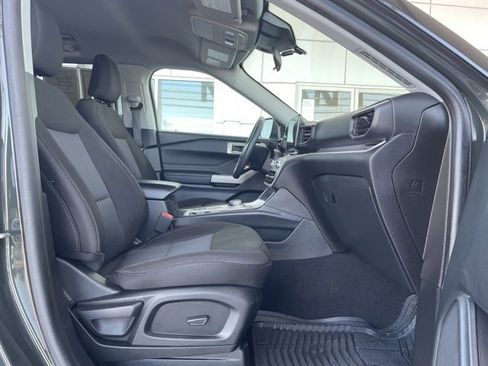 Used 2024 Ford Explorer XLT image 24