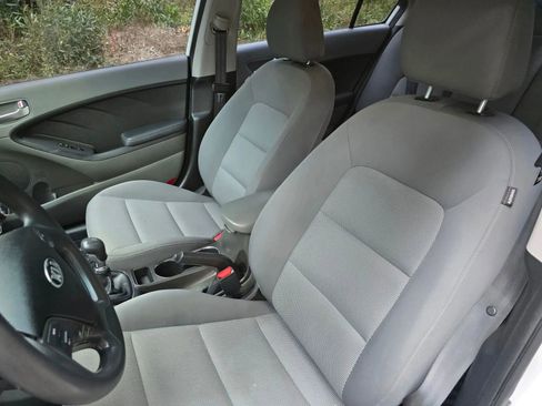 Used 2017 Kia Forte LX image 20