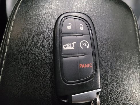 Used 2019 Jeep Cherokee Limited w/ Luxury Group AWD/4WD image 32