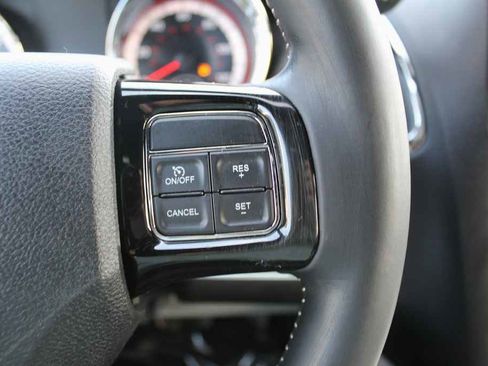 Used 2017 Dodge Grand Caravan SXT image 17