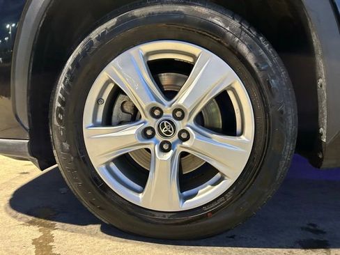 Used 2023 Toyota Highlander LE image 31