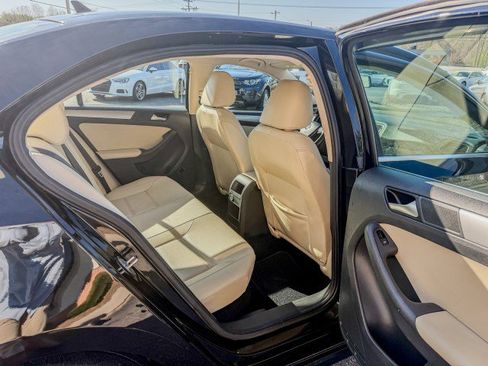 Used 2017 Volkswagen Jetta SE image 13