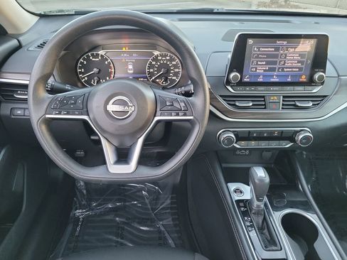 Used 2023 Nissan Altima 2.5 SV image 4