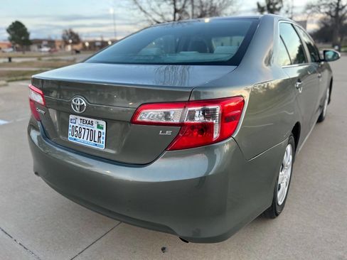 Used 2012 Toyota Camry LE image 6