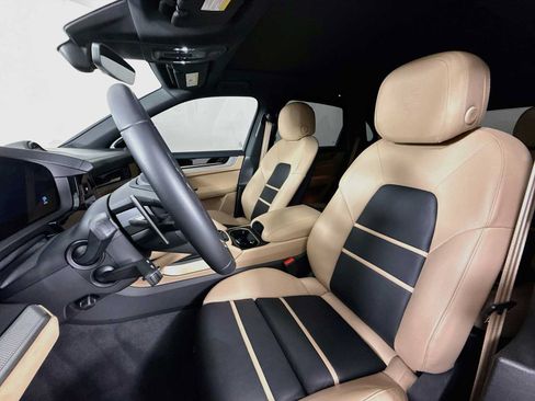 Certified 2026 Porsche Cayenne S AWD/4WD image 5