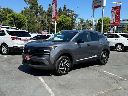 Used 2026 Nissan Kicks SV FWD image 2