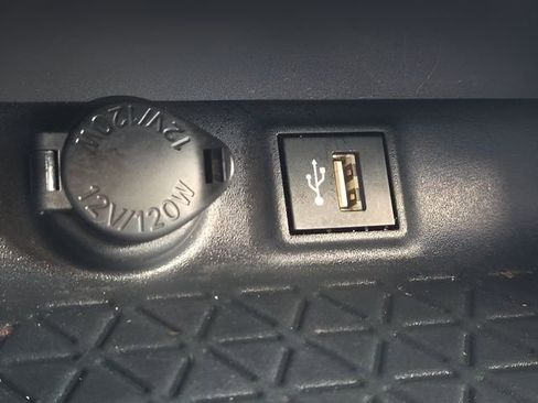 Used 2025 Toyota RAV4 XLE w/ Convenience Package image 28