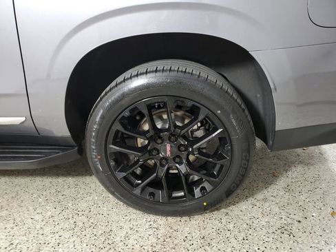 Used 2022 GMC Yukon XL SLT w/ SLT Luxury Package image 10