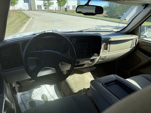 Used 2004 Chevrolet Tahoe LS w/ Cargo Package RWD image 13
