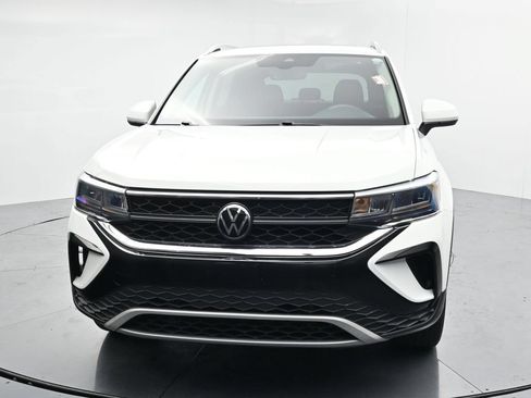Used 2023 Volkswagen Taos SE AWD/4WD image 3