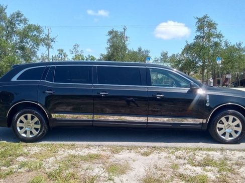 Used 2014 Lincoln MKT AWD image 5