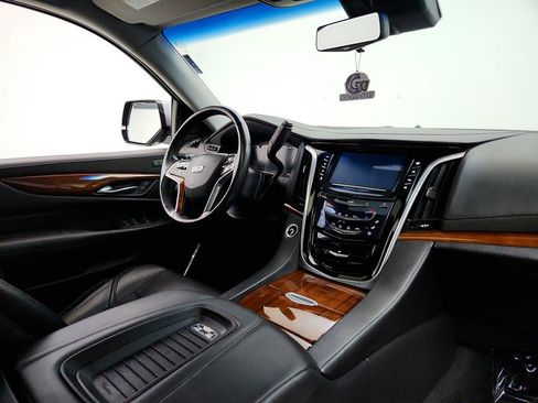 Used 2019 Cadillac Escalade ESV Premium Luxury AWD/4WD image 28