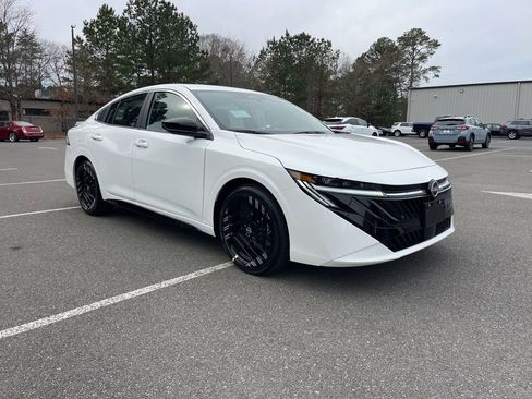 New 2026 Nissan Sentra SR w/ Floor Mat Package image 4