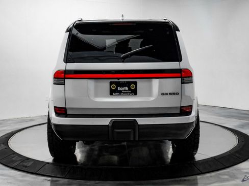 Used 2025 Lexus GX 550 w/ Accessory Package (2T) image 13