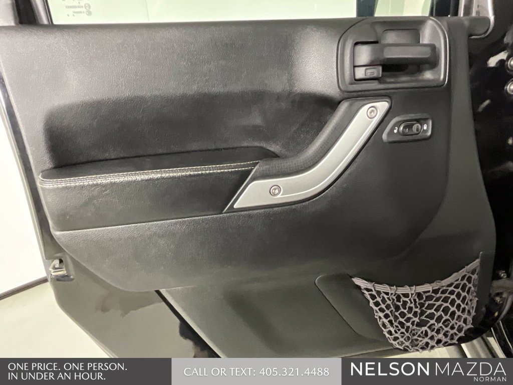 Used 2017 Jeep Wrangler Unlimited Rubicon AWD/4WD image 16