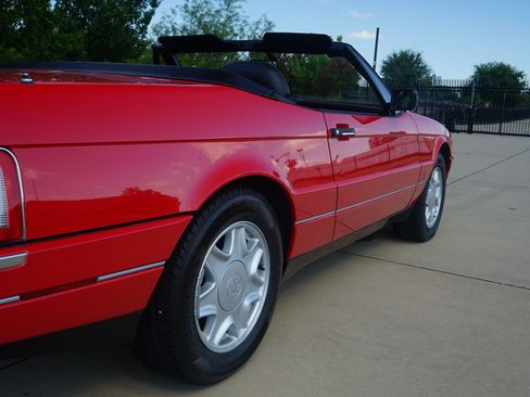 Used 1991 Cadillac Allante image 31