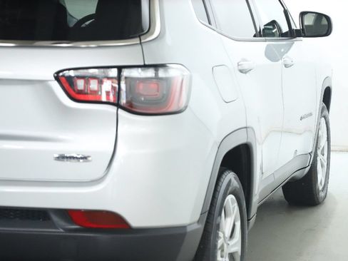 Used 2024 Jeep Compass Latitude AWD/4WD image 43