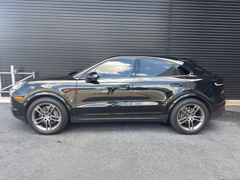Certified 2024 Porsche Cayenne Coupe AWD/4WD image 2