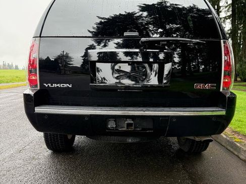 Used 2013 GMC Yukon Denali image 9