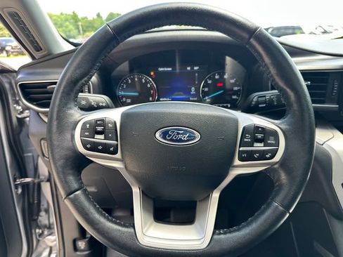 Used 2022 Ford Explorer XLT w/ Equipment Group 202A AWD/4WD image 31