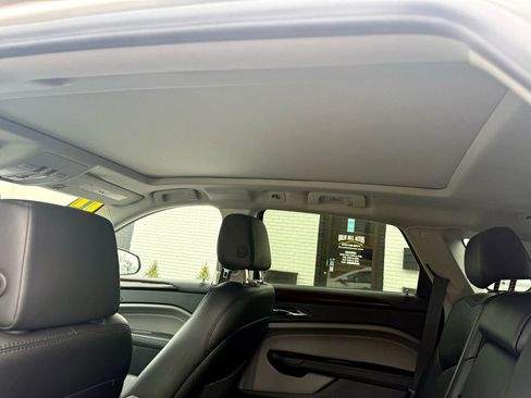 Used 2011 Cadillac SRX Luxury image 21