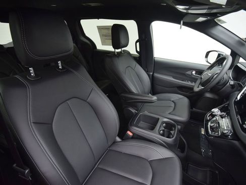 New 2026 Chrysler Voyager LX image 16