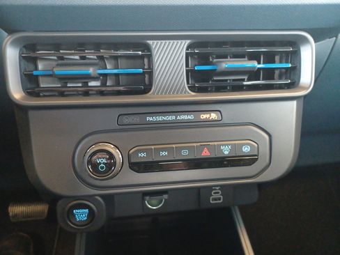 New 2025 Ford Maverick Lobo image 30