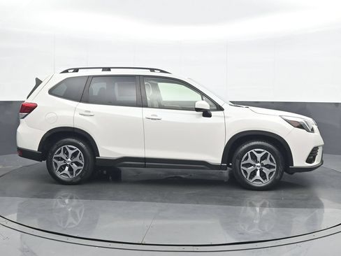 Used 2023 Subaru Forester Premium AWD/4WD image 7