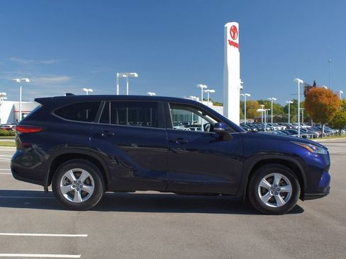 Used 2023 Toyota Highlander LE image 20