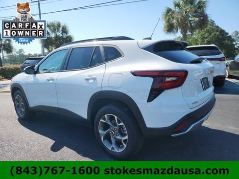 Used 2024 Chevrolet Trax LT w/ Sunroof Package FWD image 10